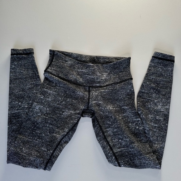 Lululemon wunder under High Rise Legging, Size 6 - Picture 5 of 7
